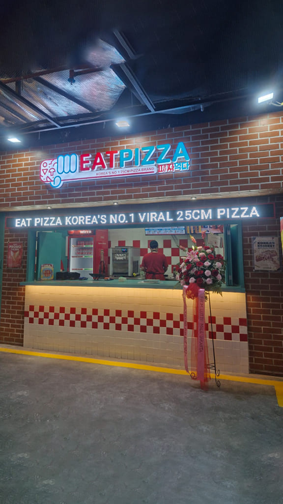 eat pizza kuningan